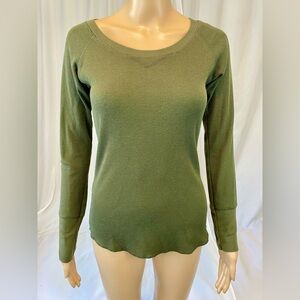 Full Tilt Green Long Sleeve
Size: M
Fabric: 65% Cotton 32% Polyester 3% Spandex